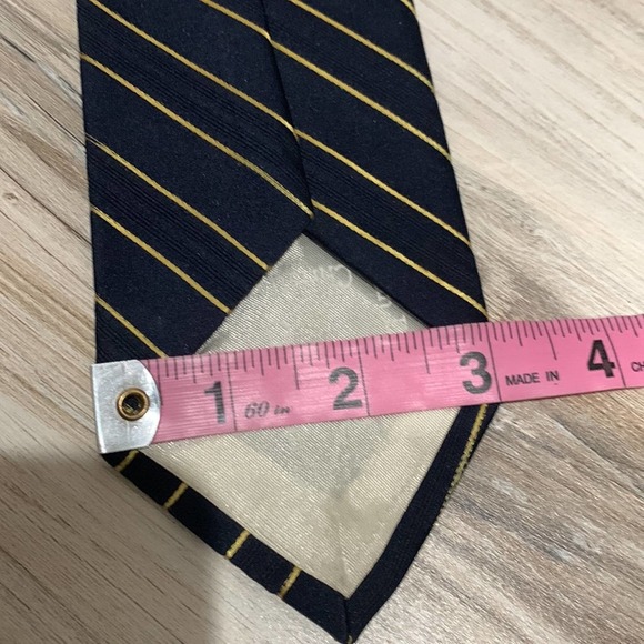 Bundle of 3 Silk Christian Dior Neckties - Picture 7 of 8